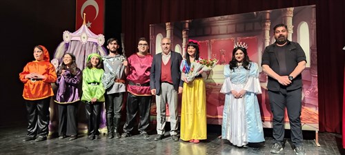 Kars Belediyesinden 23 Nisan Ulusal Egemenlik ve Çocuk Bayramında Tiyatro Gösterisi