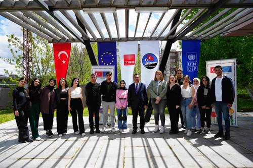 Kars Belediyesi’nde Dijital Gençlik Merkezi Açıldı: Gençler Dijital Geleceğe Hazırlanıyor